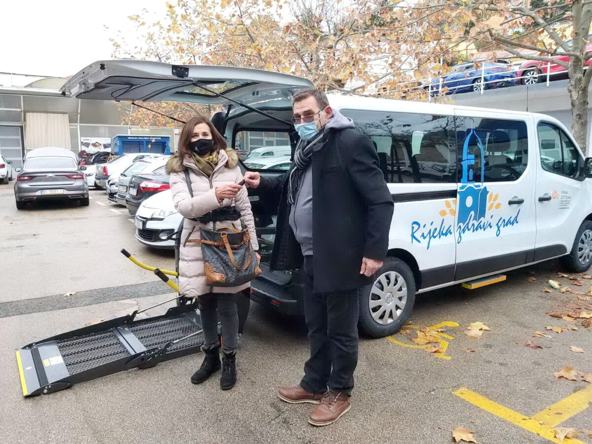 Fotografija za clanak Preuzimanje novog vozila za Udrugu